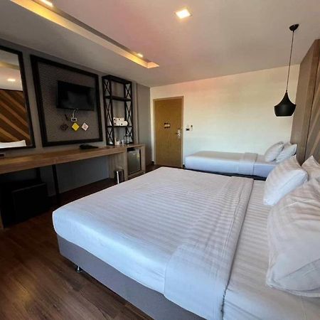 The Circle Hotel Buriram Esterno foto