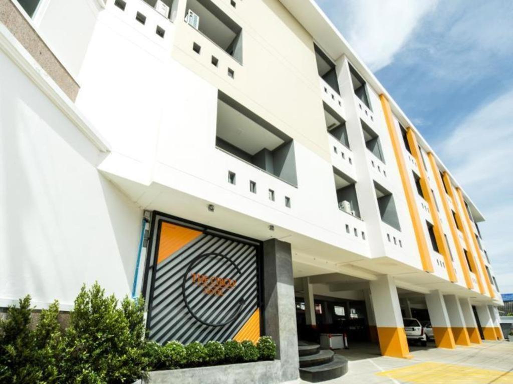 The Circle Hotel Buriram Esterno foto