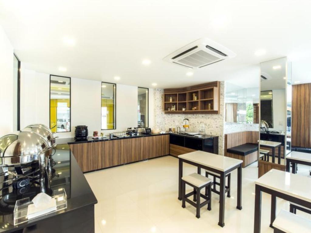 The Circle Hotel Buriram Esterno foto