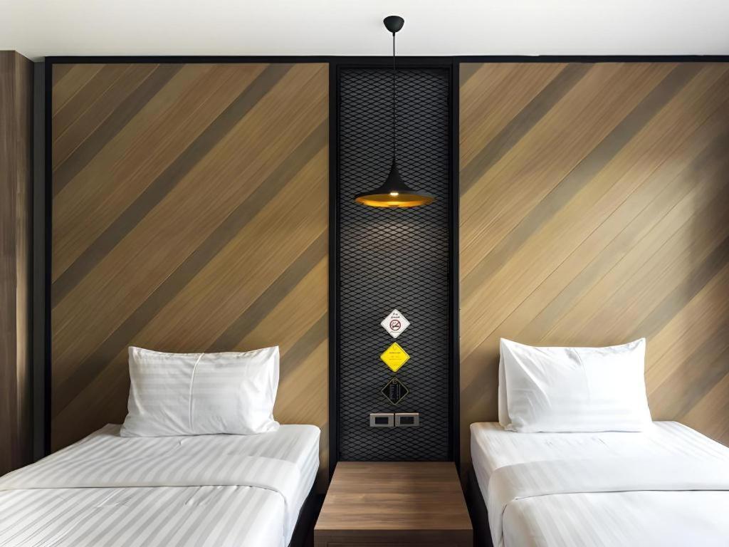 The Circle Hotel Buriram Esterno foto