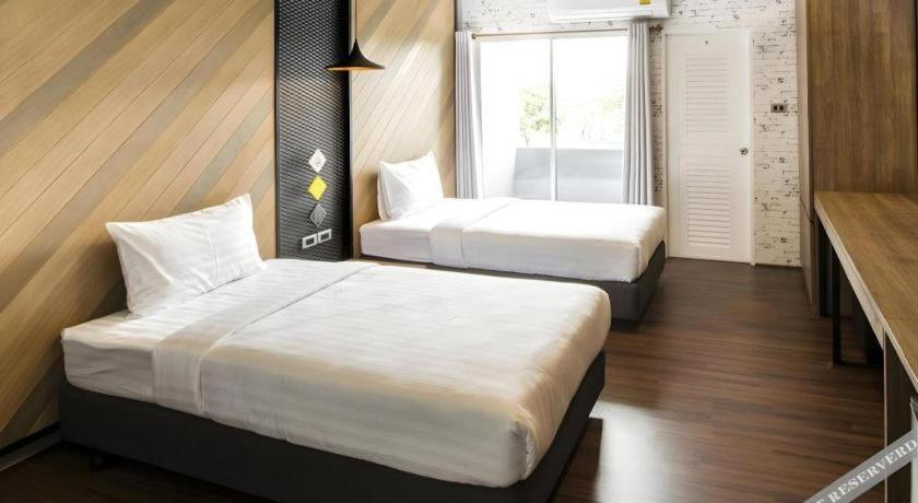 The Circle Hotel Buriram Esterno foto