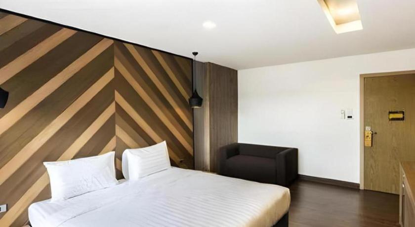 The Circle Hotel Buriram Esterno foto