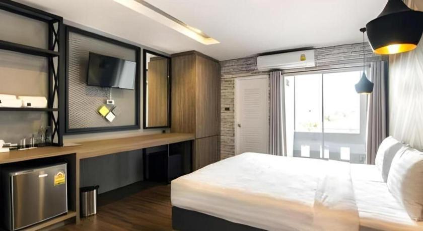 The Circle Hotel Buriram Esterno foto
