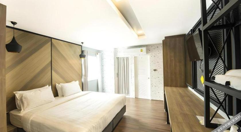 The Circle Hotel Buriram Esterno foto