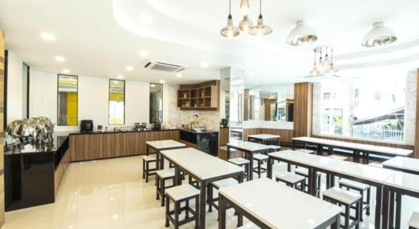 The Circle Hotel Buriram Esterno foto