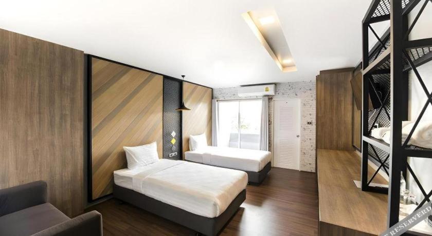 The Circle Hotel Buriram Esterno foto