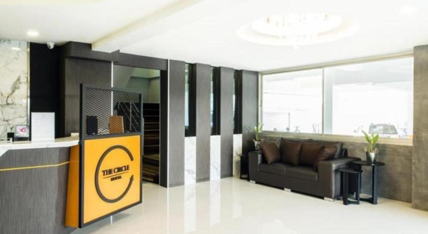 The Circle Hotel Buriram Esterno foto