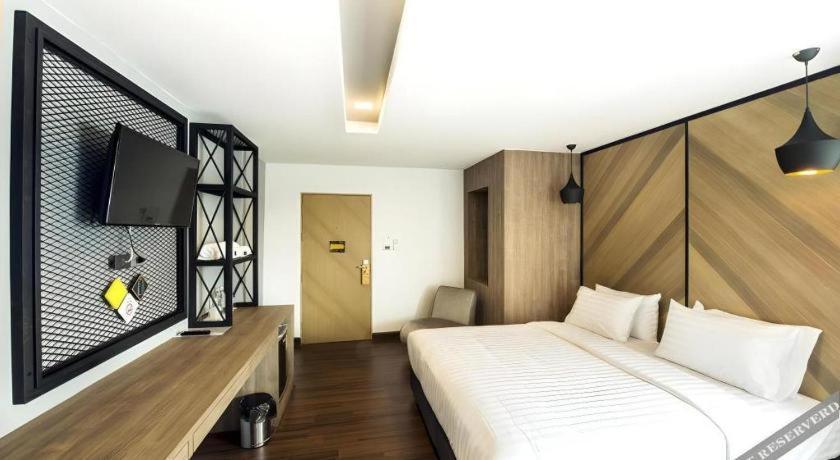 The Circle Hotel Buriram Esterno foto